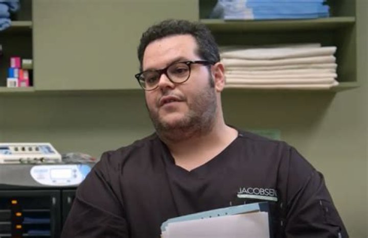 Josh Gad Reveals He Accidentally Took Sleep Meds Before Filming Curb