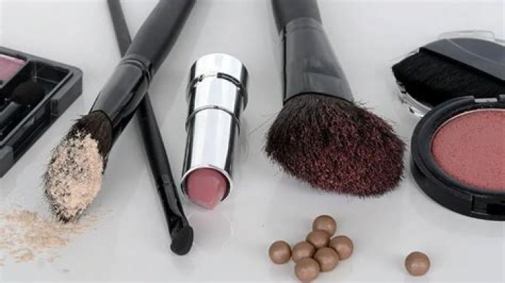 Los ingredientes del maquillaje que pueden causar dermatitis de contacto