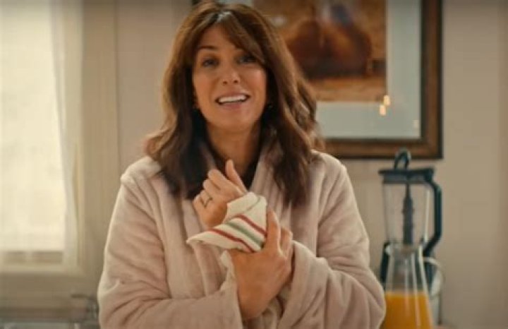 SNL Reminds Us Not to Shortchange Mom This Christmas